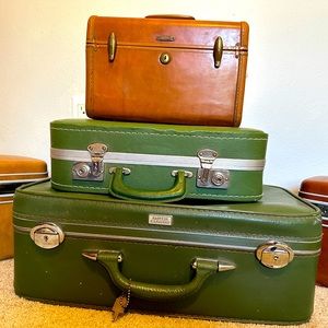 Antique vintage green leather luggage. Amelia Earhart Mcm train case